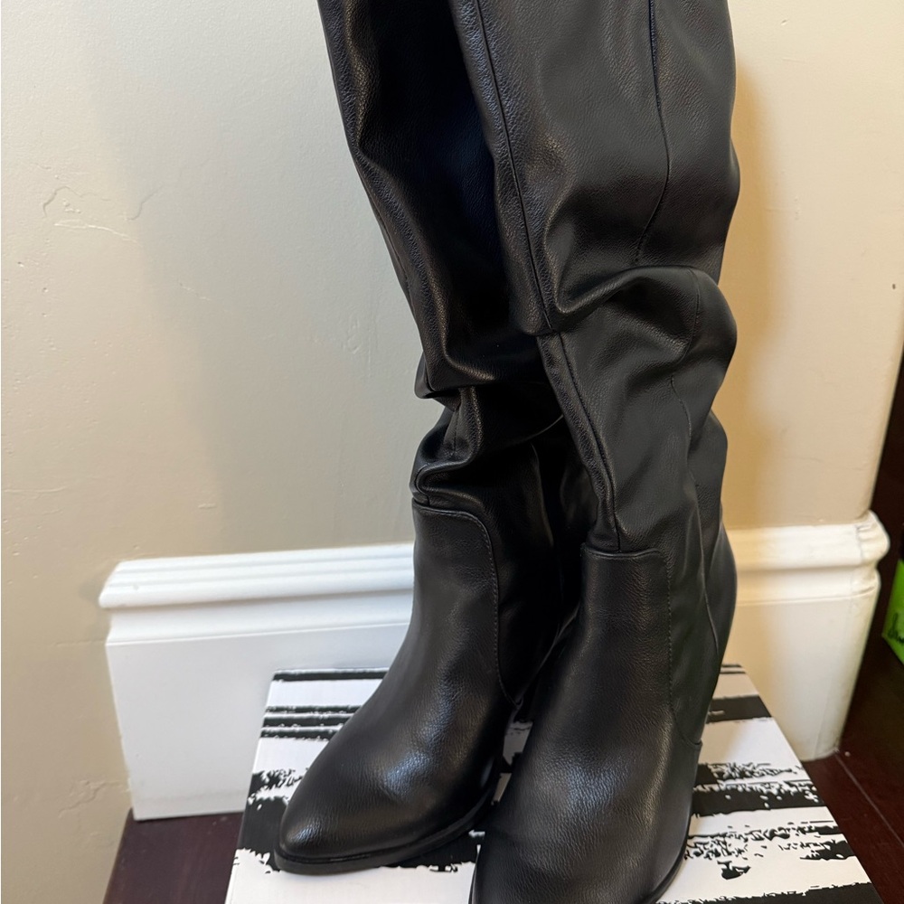 Black Over the Knee Boots with Smooth Leather and Classic Design